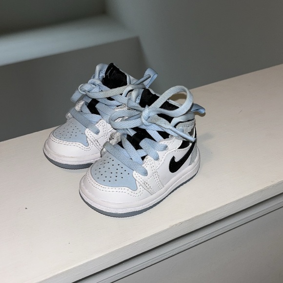 Nike Jordan Toddler size 2C - Picture 3 of 3